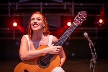 Minas Gerais recebe a beleza e emoção do Violão Brasileiro em turnê Novos Ventos, a primeira da violinista Ana Clara Guerra