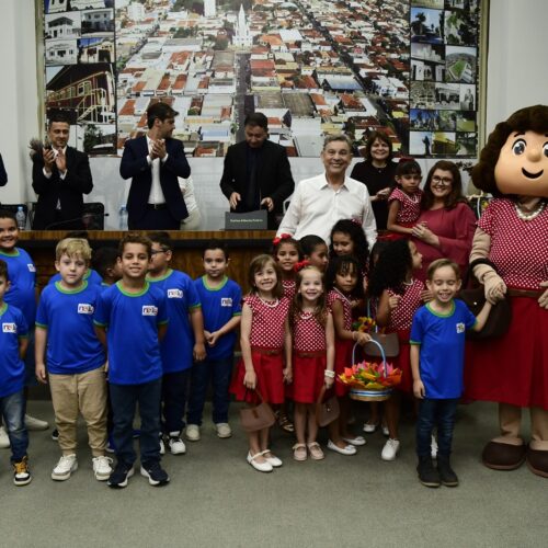 Cerimônia de entrega da Medalha Maria Chica homenageia legado de Dona Nelly Colnaghi