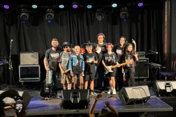 Alunos da School of Rock Juiz de Fora abrem Concerto de Natal no Cine-Theatro Central